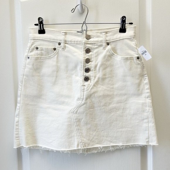 GAP High Rise Denim Mini Skirt A-Line Button Fly Raw Hem Ecru White Size 2 26 - Picture 5 of 11